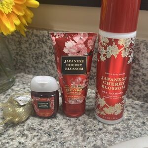 Bath & Body Works Japanese Cherry Blossom dry shampoo